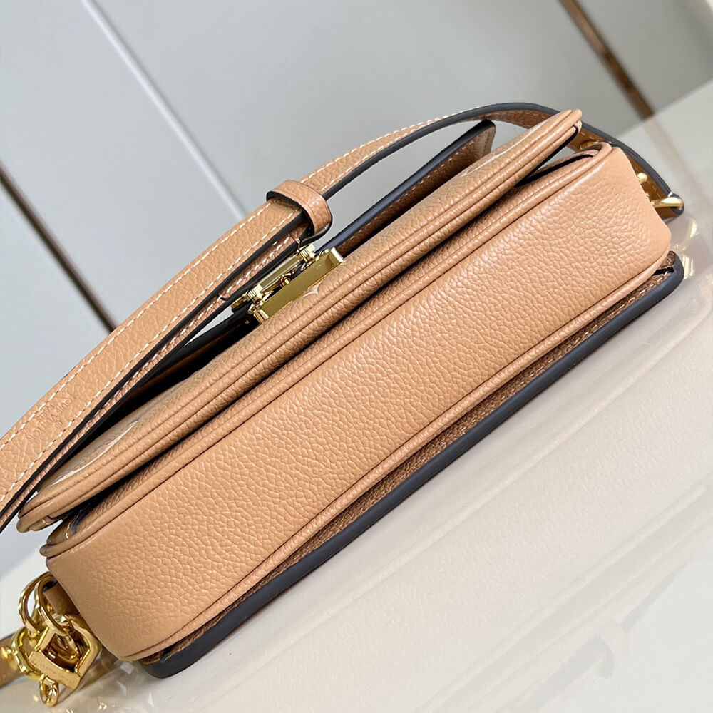LV Pochette Metis East West